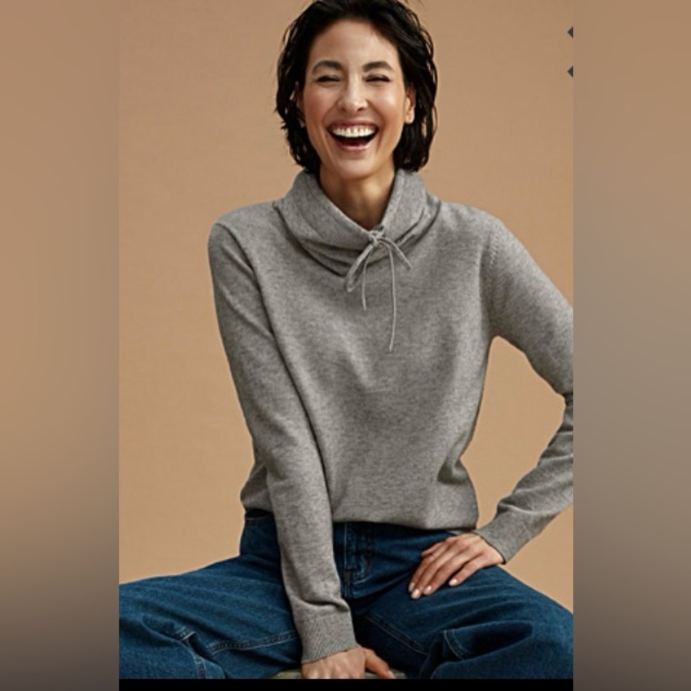 Contemporaine cowl sweater